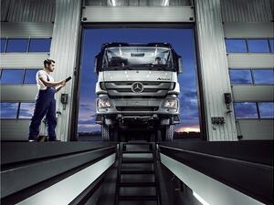 مرسيدس بنز عُمان تلتزم بإثراء تجربة عملائها بأفضل خدمة عملاء وتقدم لهم تشكيلة متنوعة من المركبات التجارية الموثوقة.