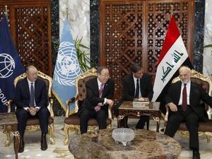 الأمين العام للأمم المتحدة بان جي مون مع رئيس الوزراء العراقي حيدر العبادي