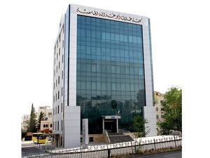 تعد هذه الكلية المؤسسة التعليمية الأولى في العالم التي تشترط أن يقدم الخريج اختراعا رقميا كشرط لتخرجه. 