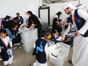 يستضيف جامع المدينة التعليمية مأدبات إفطار يومية، يحضرها عدد كبير من عمال قطاع الإنشاءات من شتى أنحاء قطر، وذلك بالتعاون مع برنامج "أصدقاء الشقب" التطوعي. 