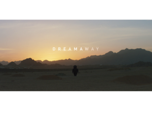 أحداث فيلم الحلم البعيد تدور في مدينة شرم الشيخ رمز الحرية والكسب السريع التي يحلم بها الشباب المصري.