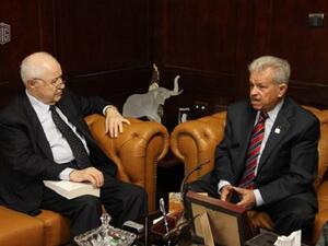 خلال الاجتماع