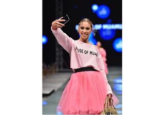 مع انتشار الهواتف الذكية في العالم، أصبح المستخدون يستخدمونها أكثر فأكثر لالتقاط لحظاتهم الجميلة ومشاركتها مع الآخرين. 