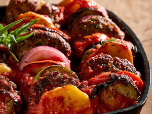 صينية الكفتة المشوية مع الخضار