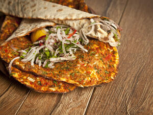 The latest culprit behind Middle Eastern diplomatic tensions: a lowly flatbread dish topped with minced meat and vegetables. (Shutterstock)