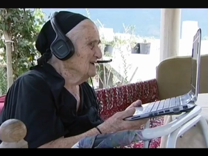 100-year-old Lebanese Granny Eugenie Bitar is addicted to Facebook and Twitter