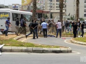 الاشكال امام السفارة /الصورة عن موقع NOW