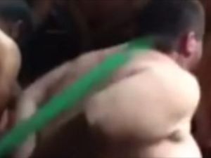 يدعي أبو غيدا بحسب القناة في القرار الظني على عسكريين 2 بتهمة الضرب والايذاء وعلى ثالث بتهم التصوير 