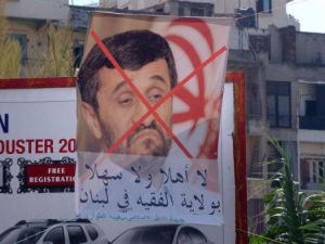 لافتة عليها صورة للرئيس الايراني محمود احمدي نجاد مشطوبة بالاحمر في طرابلس (شمال لبنان)
