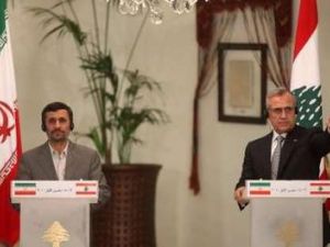 الرئيسان الايراني (يسار) واللبناني خلال مؤتمر صحفي مشترك في بيروت