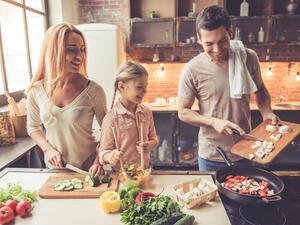 امرأة برج الأسد تعتبر ربة بيت عظيمة وأماً مثالية
