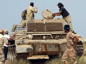 تفجير انتحاري غرب بنغازي.. وتقدم لقوات حفتر‎
