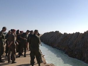 تونس تبني حاجزا على حدود ليبيا وتستعد لوضع مراقبة إلكترونية