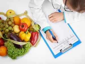 سيتعرف المشاركون على مدى يومين على طرق القيام بتقييم شامل لصحة المرضى وفقاً لأنماط الحياة التي يتبعونها، وكيفية تقديم التوجيه الفعال للمرضى وإعطائهم الوصفات المناسبة للتغذية السليمة وللتمارين الرياضية.