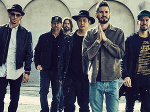 Dave 'Phoenix' Farrell doesn't know if the band will reunite (Source: linkinpark / Instagram ) 