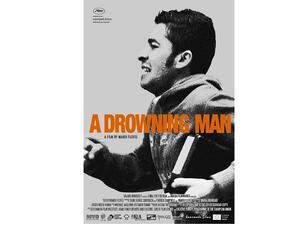 رجل يغرق ترشح لـجائزة أفضل فيلم بريطاني قصير ضمن جوائز بافتا (BAFTA)، كما فاز بجائزة أفضل فيلم من مهرجان دبي السينمائي الدولي الذي شهد عرضه الأول في العالم العربي ضمن مسابقة المهر القصير.