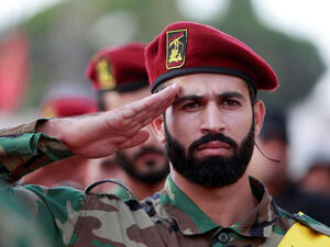 طرق "سرية" تستخدمها إيران لتهريب الأسلحة لحزب الله
