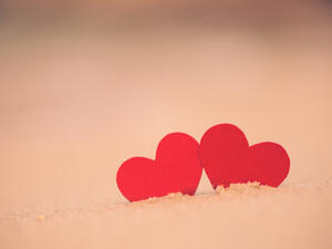 للحب حزنٌ جميل وفرحٌ جميل