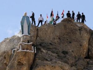 عادت معلولا الى سابق عهدها مع عودة التمثال