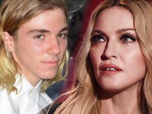 ابن مادونا يصفها بــ(العاهرة) 