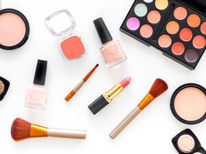 برج السرطان يحب استعمال الماركة الأمريكية Maybelline