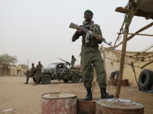 معارك بين المتمردين والجيش المالي قرب الحدود الموريتانية

