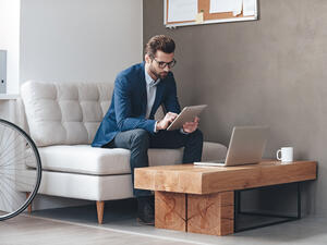 يتميز رجل العذراء باجتهاده الكبير في العمل
