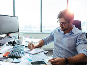 يتميز مولود برج الميزان في البطء في اتخاذ القرارات في الكثير من المواقف