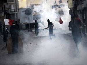 اشتباكات في المنامة بين الامن ومحتجين على اعتقال الشيخ علي سلمان 