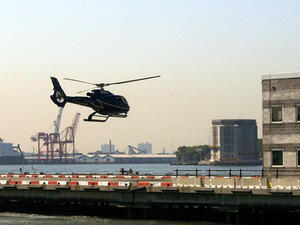 A tourist helicopter takes off from Downtown Manhattan Heliport - New York (AFP/File Photo)	