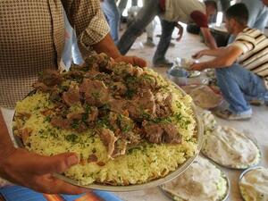 يتخلصون من الطعام بعد انتهاء تاريخ الاستخدام الأمثل عوضاً عن انتهاء تاريخ الصلاحية