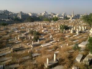 اشتباك داخل المقبرة الاسلاميه في الاردن 