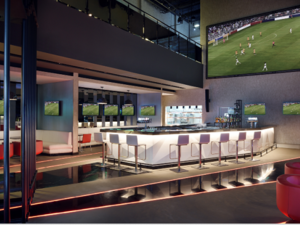 تمنح ليلة المسابقات وجهة جديدة للاجتماع مع الأصدقاء والاستمتاع بأمسية مليئة بالمعلومات عن الرياضة