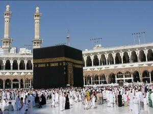 The two companies will develop residential and commercial areas around the Grand Mosque in Mecca and the Prophet’s Mosque in Medina. (File photo)