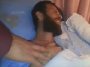 مشهد من فيديو مؤلم للأسير القيق وهو يتعرض لنوبات حادة عقب تدهور حالته الصحية - يوتيوب