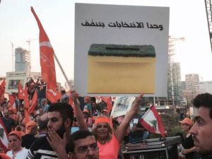 تظاهرة حاشدة لانصار ميشال عون في وسط بيروت