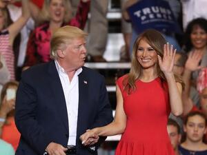  قررت ميلانيا ترامب تغيير وسيلة السفر إلى ولاية فلوريدا حيث ستمضي عطلة نهاية الأسبوع مع ترامب