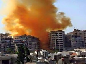 دخان برتقالي ارتفع نتيجة الانفجار 