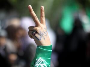 A Palestinian protester whose hand reads in Arabic "Our prisoners are our dignity" makes the victory sign during a demonstration in Gaza City in solidarity with Palestinian prisoners. (AFP PHOTO / MAHMUD HAMS)
