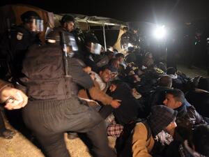Israeli border police prepare to evacuate Palestinian protesters from the scene in the controversial West Bank area known as E1 on Sunday. (AFP PHOTO / ABBAS MOMANI)