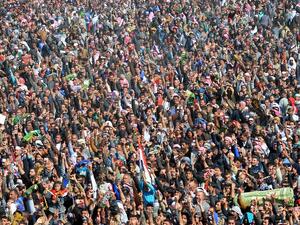 Iraqi anti-government protesters shout slogans following the weekly Friday prayers in the western city of Ramadi. (AFP PHOTO/AZHAR SHALLAL)