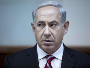 Israeli Prime Minister Benjamin Netanyahu heads the weekly cabinet meeting at his office in Jerusalem (Abir Sultan / AFP)