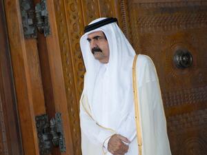 Qatari Emir Sheikh Hamad bin Khalifa al-Thani awaits for France's President Francois Hollande (Bertrand Langlois / AFP)