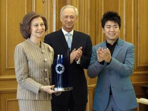 الملكة صوفيا تتسلم جائزة مون بلان