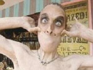 فم الرجل المطاط لثام له