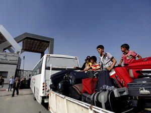 Palestinians wait at the Rafah border crossing in the southern Gaza Strip on September 18, 2013 for a brief opening for special cases after the Egyptian authorities closed the crossing 'indefinitely' the day before for security reasons. [Mohammad Abed/AFP]