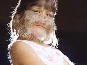 تبتسم من خلال الشعر