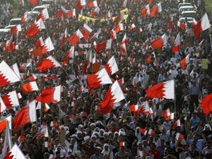Bahraini court jails 12 anti-regime demonstrators. [presstv.ir]
