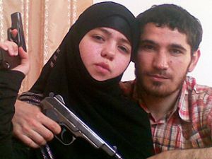 صورة ارشيفية لزوجين انتحاريين