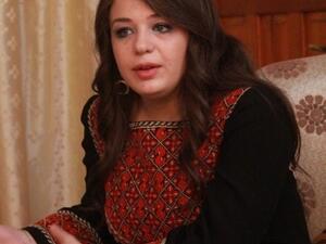 اناهيد بثوبها الفلسطيني ضورة نشرتها دنيا الوطن